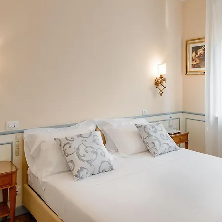 Отель Continental 4*