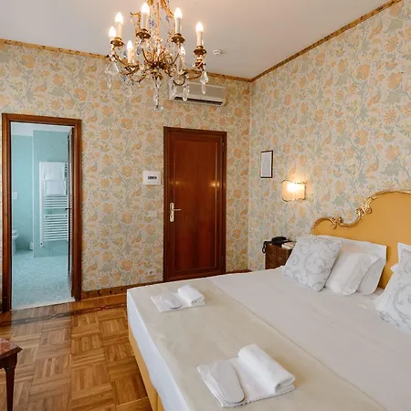 Continental Hotel 4*