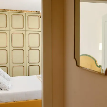 Отель Continental 4*